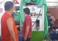 Viral, Warga Protes di SPBU Kembayan Sanggau Diduga karena Pengisian Puluhan Jeriken BBM