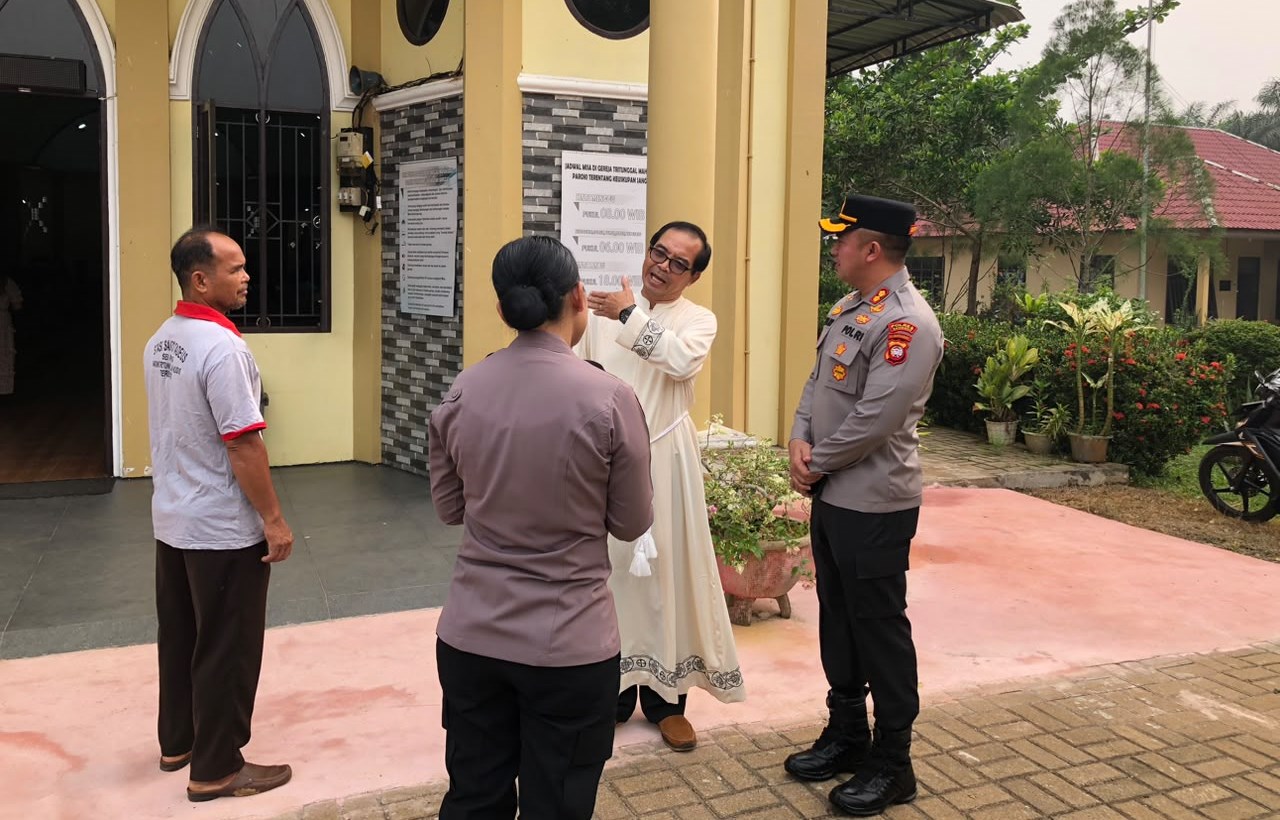 Minggu Kasih di Paroki Terentang, Kapolres Sanggau Ajak Jemaat Jaga Kerukunan dan Kamtibmas