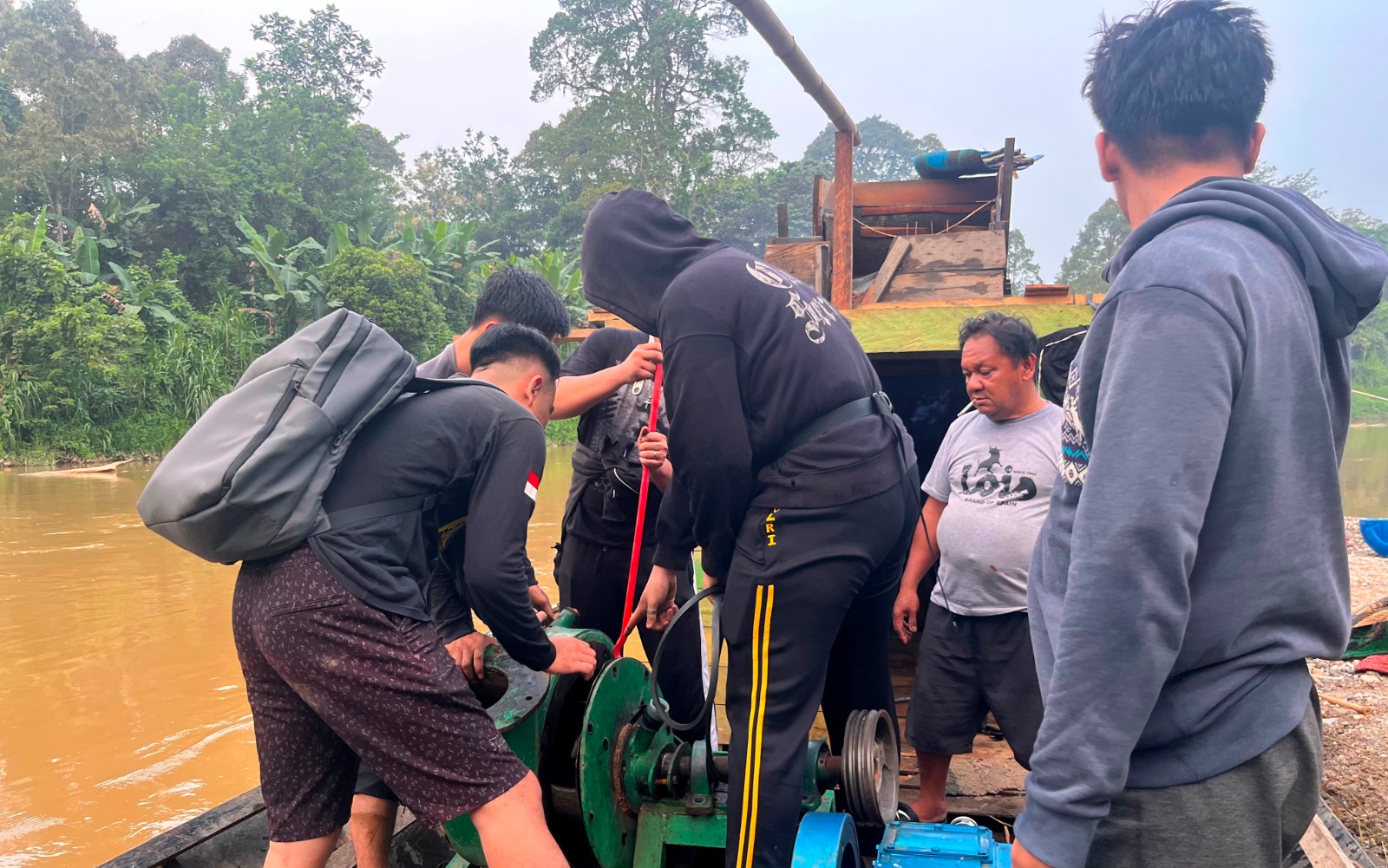 Tekan Aktivitas PETI, Polsek Sekayam Amankan Terduga Pelaku dan Peralatan Pengolahan Emas